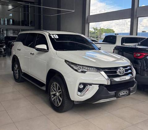TOYOTA HILUX SW4 2.8 SRX 4X4 7 LUGARES 16V TURBO INTERCOOLER DIESEL 4P AUTOMÁTICO TOYOTA HILUX SW4 2.8 SRX 4X4 7 LUGARES 16V TURBO INTERCOOLER DIESEL 4P AUTOMÁTICO